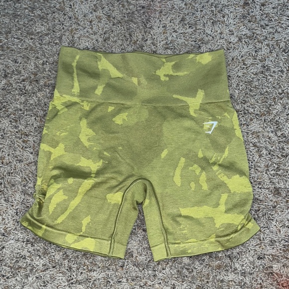 Gym shark seamless shorts, in great condition no rips or tears size small, - Picture 1 of 3
